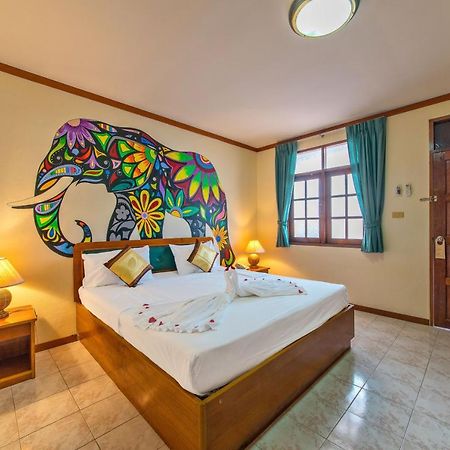 Panda Hotel Patong Exterior photo